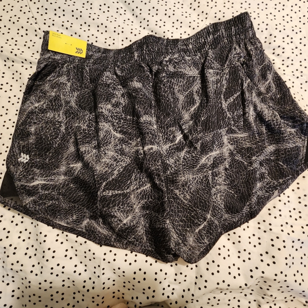NWT.. Women's shorts - Picture 12 of 12